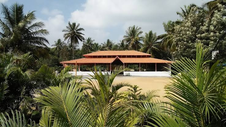 Golden Amoon Statues